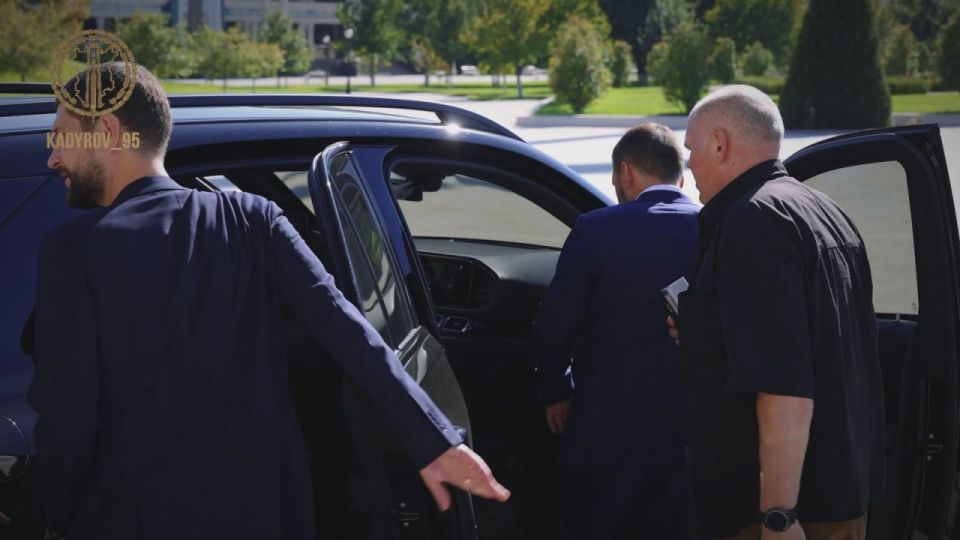 Рамзан Кадыров: Во вторник с большим удовольствием встретился с дорогими БРАТЬЯМИ во главе с Главой Донецкой Народной Республики Денисом Пушилиным