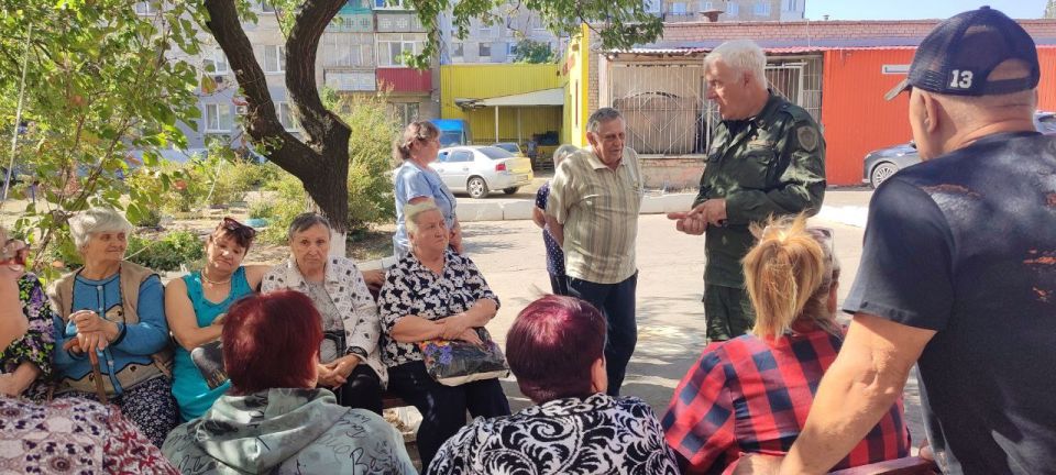 Андрей Бедило: Сегодня, 23 сентября 2025 года, провел сходы граждан в городском округе Торез на микрорайоне №4 дом №25, улице Пионерская дом №15, улице 50 лет СССР дом №1