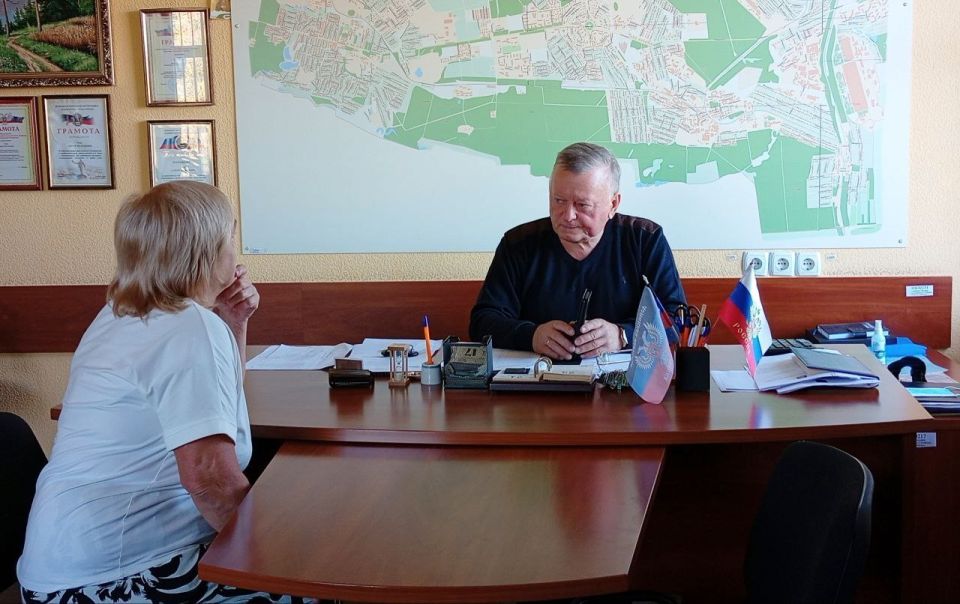 Наталья Бегуненко: Сегодня, 23 сентября, заместитель руководителя Управы Петровского внутригородского района Администрации городского округа Донецк Сергей Васильевич Чуб провёл еженедельный приём жителей района