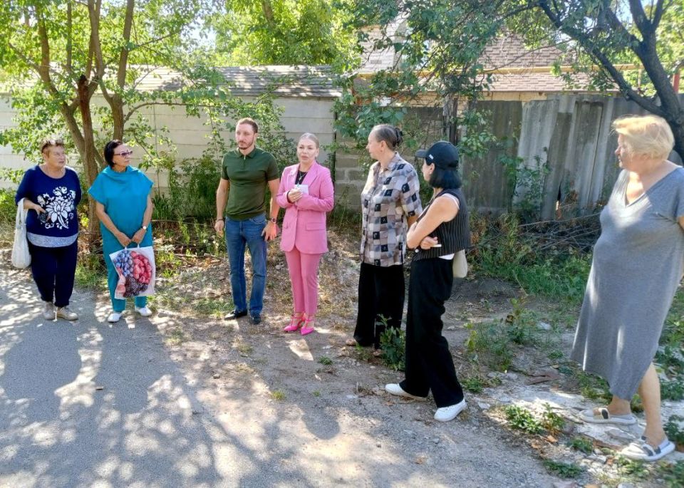 Иван Адамец: В Куйбышевском районе прошла встреча первого заместителя руководителя управы, Алины Волковой, с жителями улицы Новоэкономическая