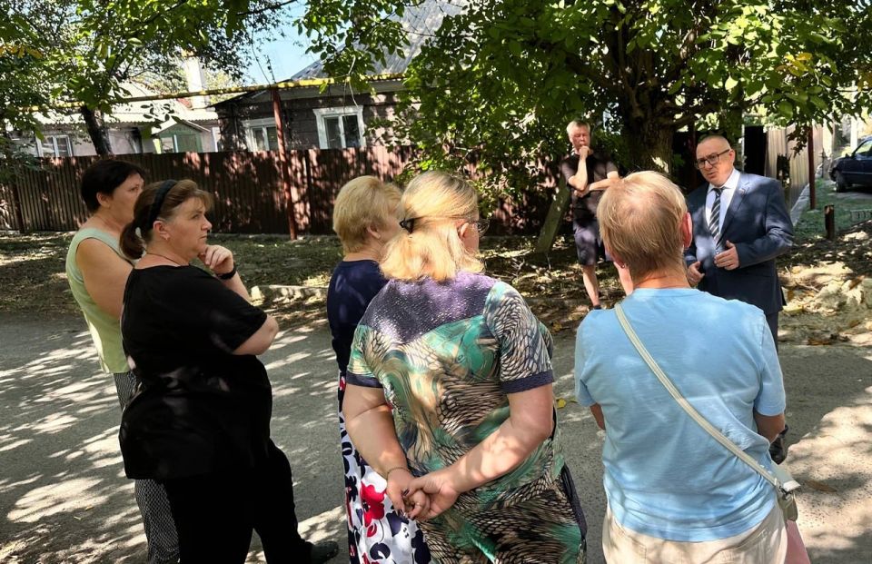 Андрей Крамар: Продолжаем выезды по проблемным точкам Донецка: наша общая битва за воду, которую ведет единая команда Дениса Владимировича Пушилина, идет каждодневно и не прекращается ни на мгновение