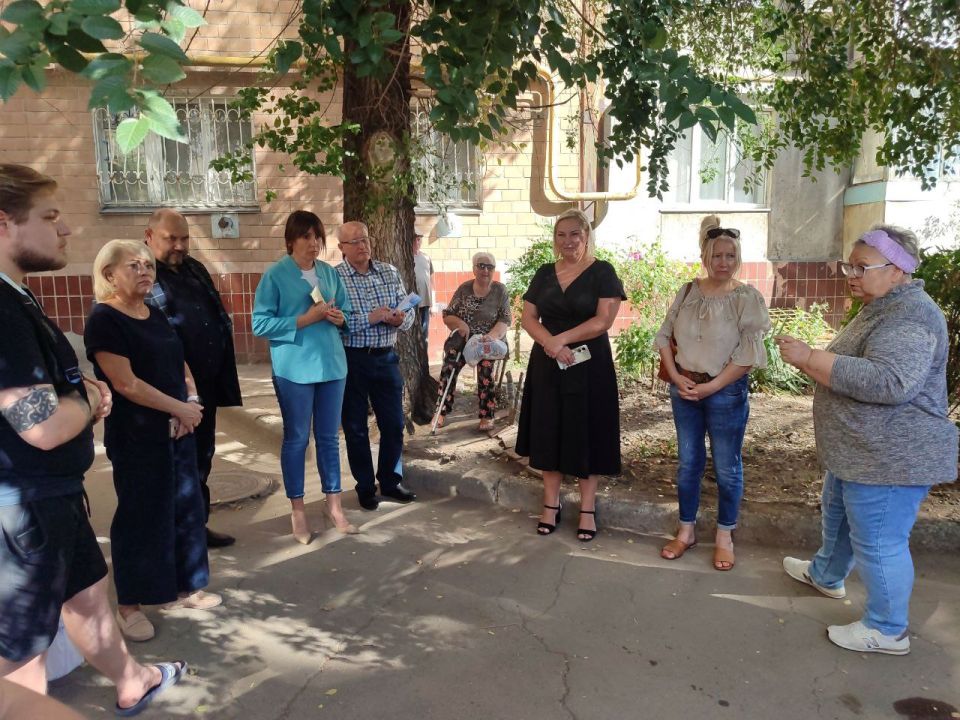 Сегодня, 24 сентября, руководитель Управы Калининского внутригородского района Администрации городского округа Донецк Елена Синецкая провела встречу с жителями района на подведомственной территории по адресу: проспект...