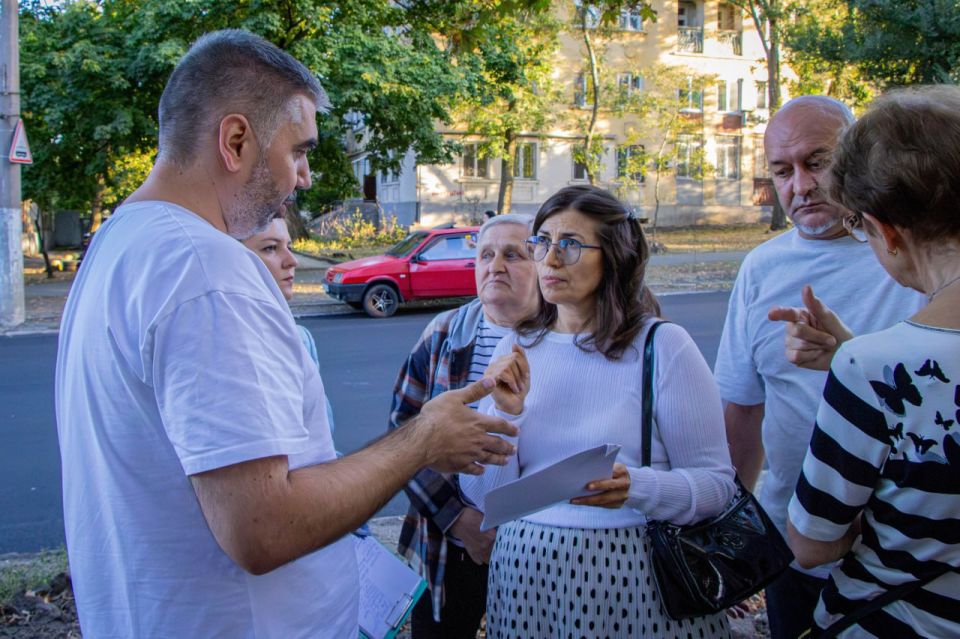 Заместитель Председателя Народного Совета ДНР Алексей Дорофеев (фракция «Новые люди») провел сход граждан на улице Кирова в Ленинском районе Донецка