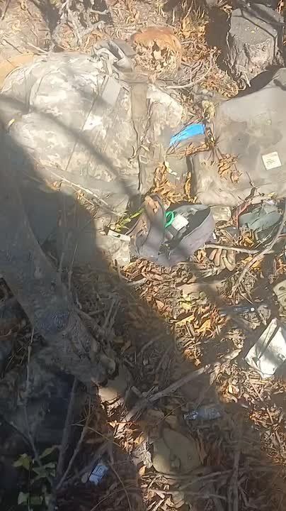 Чингис Дамбиев: Штурмовики танкового соединения группировки "Восток" ВС РФ из Бурятии проходят мимо уничтоженных боевиков украинских формирований