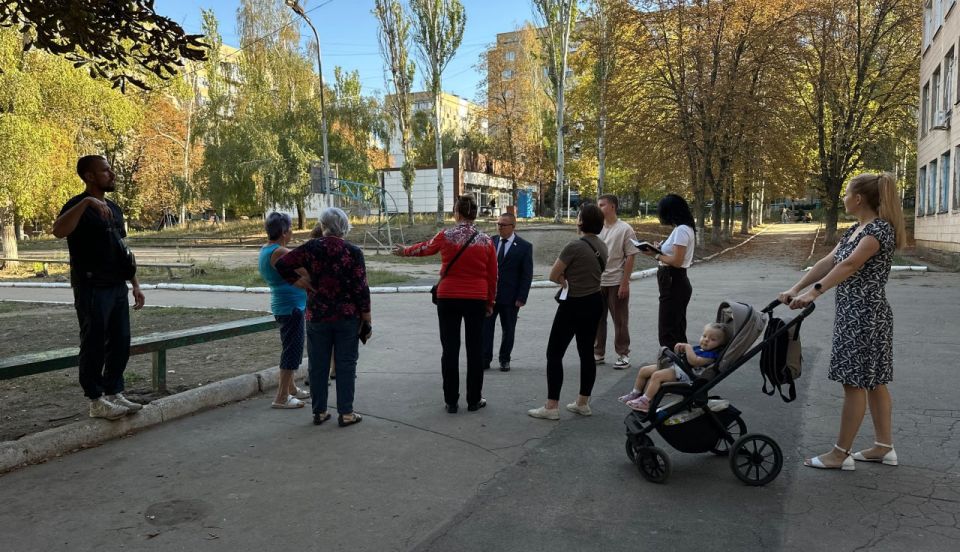 Андрей Крамар: Продолжаю рассказывать о выездах команды ЛДПР на сигналы в чат-бот Главы ДНР и наших встречах на улицах и во дворах Донецкой Народной Республики