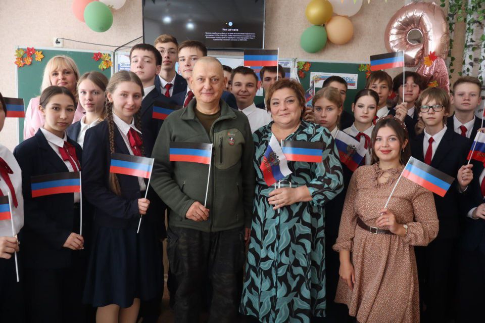 Председатель #Комитет_по_поддержке_участников_СВО Дмитрий Огилец (фракция «Единая Россия») и депутат #Комитет_по_образованию_науке_культуре_и_делам_общественных_организаций Наталья Бурцева (фракция «Единая Россия») приняли...