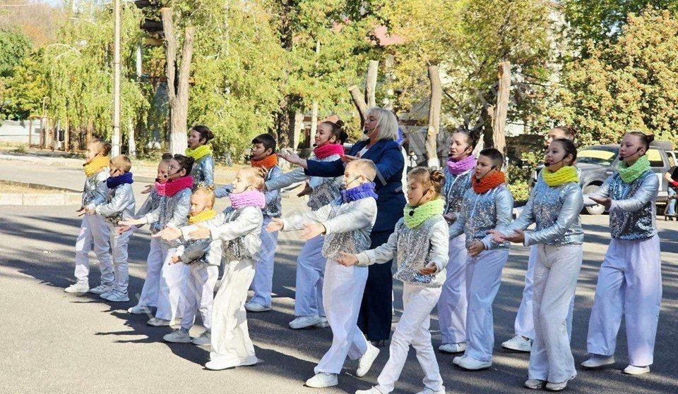 Алексей Кулемзин: Сегодня на центральной площади у поликлиники «Института неотложной и восстановительной хирургии им. В.К. Гусака» состоялся концерт, подготовленный творческими коллективами учреждений культуры Донецка, в...