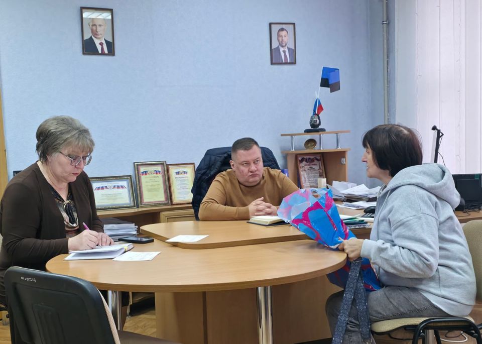 В понедельник, 29 сентября, руководитель Управы Куйбышевского внутригородского района Администрации городского округа Донецк Иван Адамец провел плановый прием граждан