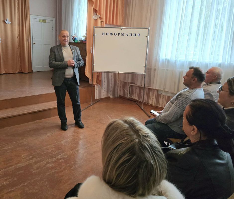 Дмитрий Огилец: По поручению Главы Донецкой Народной Республики совместно с временно исполняющий полномочия главы городского округа Харцызск Евгением Валентиновичем Поплавским провели встречу с трудовым коллективом ГБОУ...