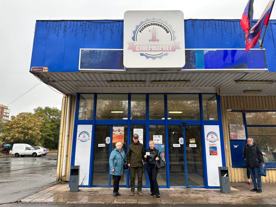 Елена Рязанцева: В Пролетарском внутригородском районе города Донецка прошел плановый рейд Народного контроля совместно с депутатом Народного совета Донецкой Народной Республики Александром Мальковым по соблюдению правил...