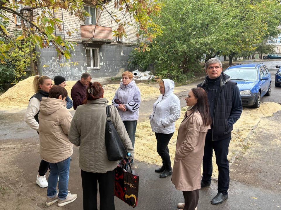 Продолжаются сходы с жителями Ленинского района города Донецка