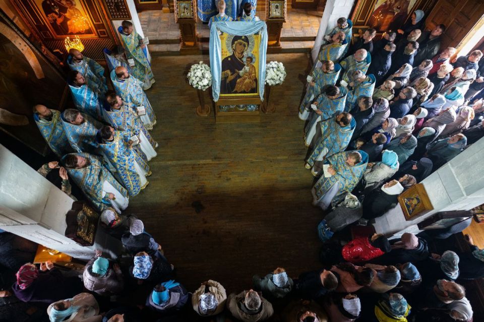 Денис Григорюк: Спустя 11 лет боевых действий главная святыня поврежденного в ходе боевых действий Свято-Иверского женского монастыря, расположенного вблизи легендарного Донецкого аэропорта, торжественно вернулась в свою...