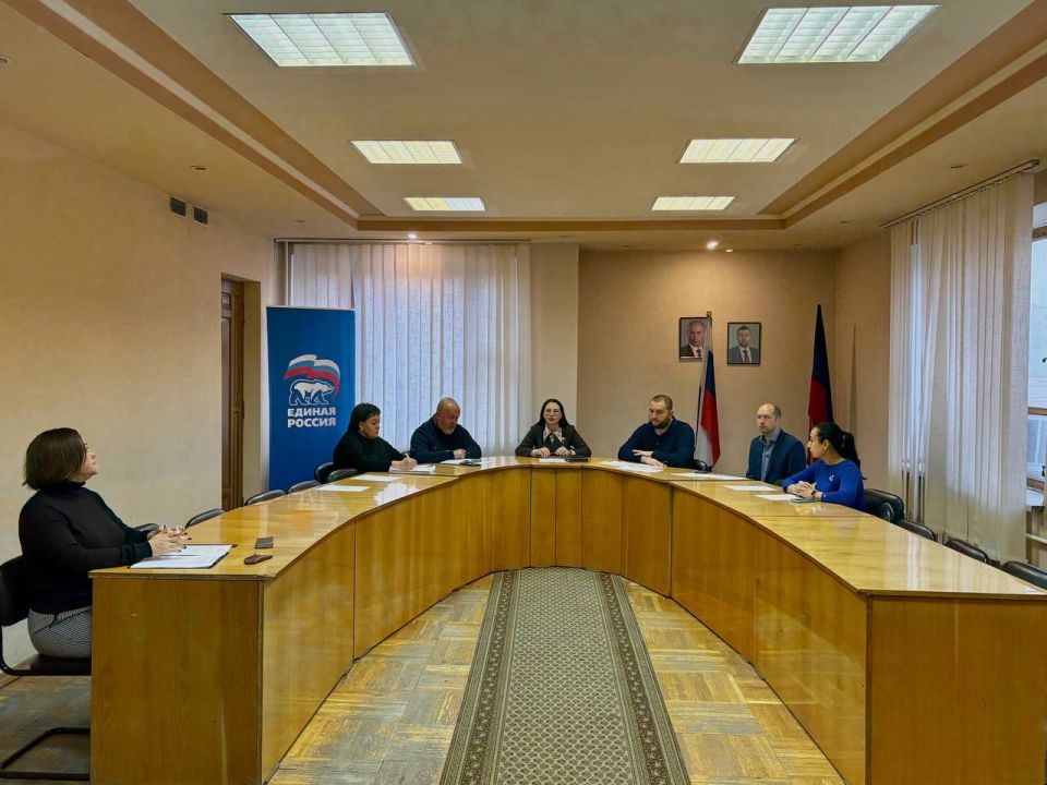 Сегодня, 1 октября, руководитель Управы Ленинского внутригородского района Администрации городского округа Донецк Татьяна Темникова провела расширенное аппаратное совещание