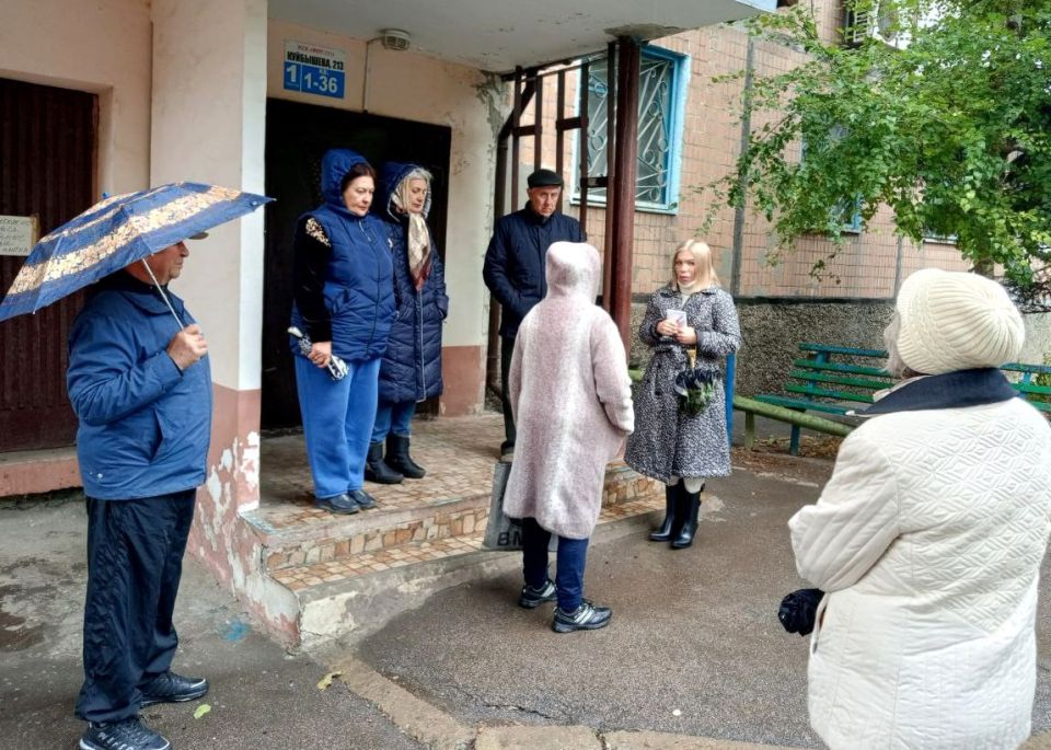 Иван Адамец: Первый заместитель руководителя управы Куйбышевского района Алина Волкова провела встречу с жителями дома по адресу улица Куйбышева, 213