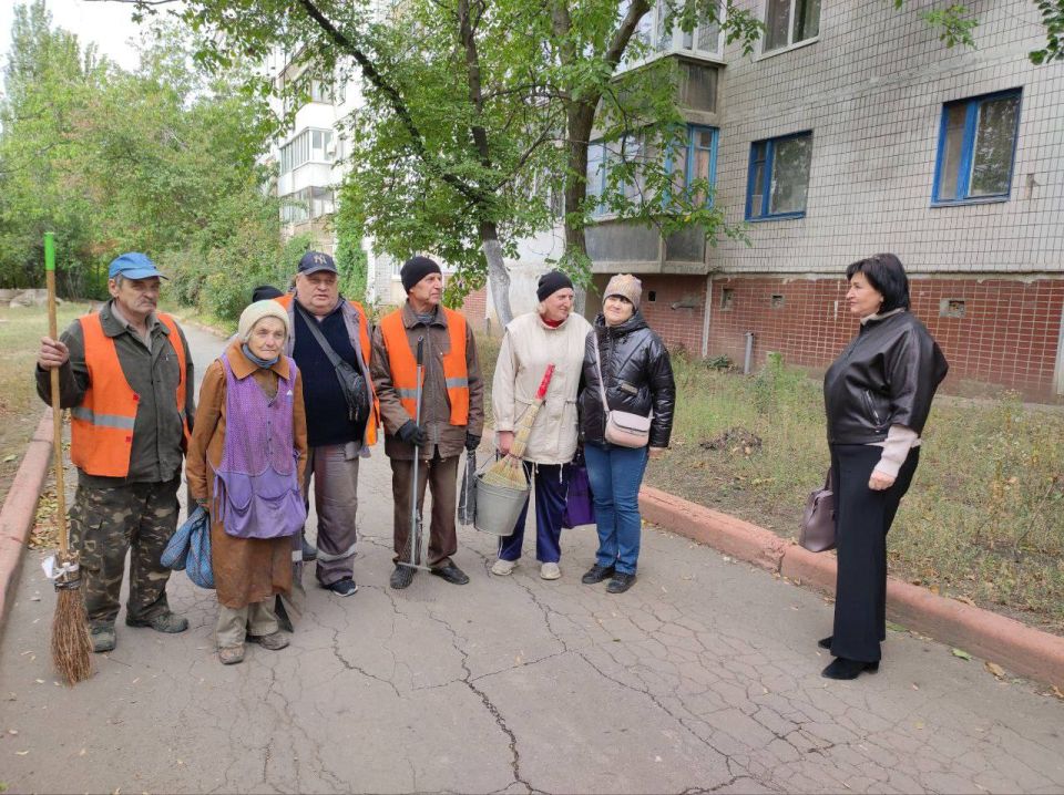 Михаил Меренков: Первый заместитель руководителя Управы Буденновского внутригородского района Елена Булавицкая встретилась с трудовым коллективом жилищной организации микрорайона Цветочный