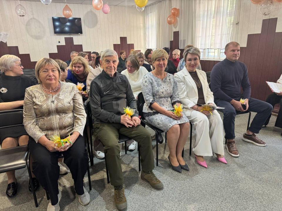 В рамках празднования Дня дошкольного работника и Дня учителя в Пролетарском районе состоялась встреча-концерт, собравшая руководителей образовательных учреждений и почетных гостей