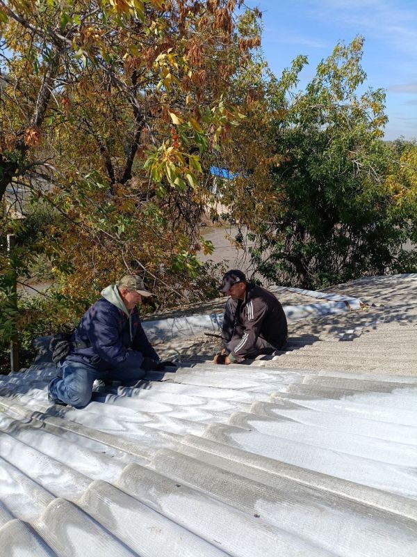 Наталья Бегуненко: Сотрудники Петровского участка № 1 Донецкого Филиала «Единого регионального фонда по управлению МКД на территории ДНР» продолжают выполнять ремонтные работы по следующим адресам: ул. Косарева, 4; ул....