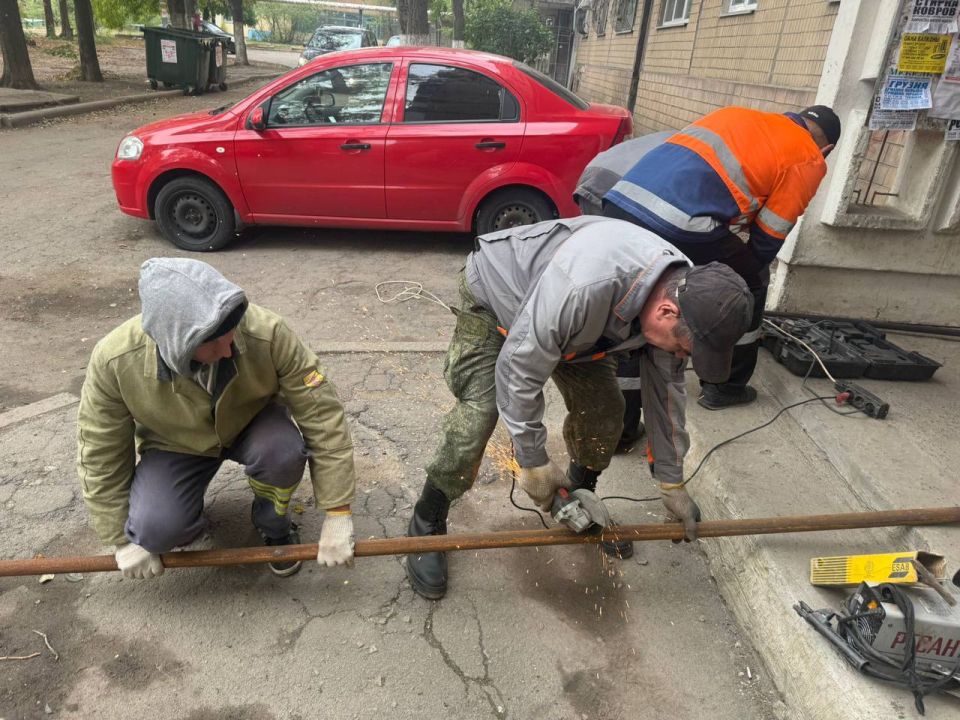 Елена Рязанцева: Сегодня, 03.10.2025 года, силами сотрудников жилищно-коммунальных предприятий Пролетарского внутригородского района г. Донецка были выполнены следующие работы: