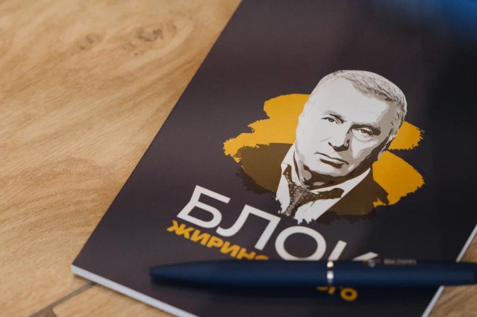 Андрей Крамар: Уже в последний день рабочей недели в России начинают повсеместно поздравлять и выражать признательность учителям за их непростое, но исключительно важное, ответственное и нужное дело – за обучение...