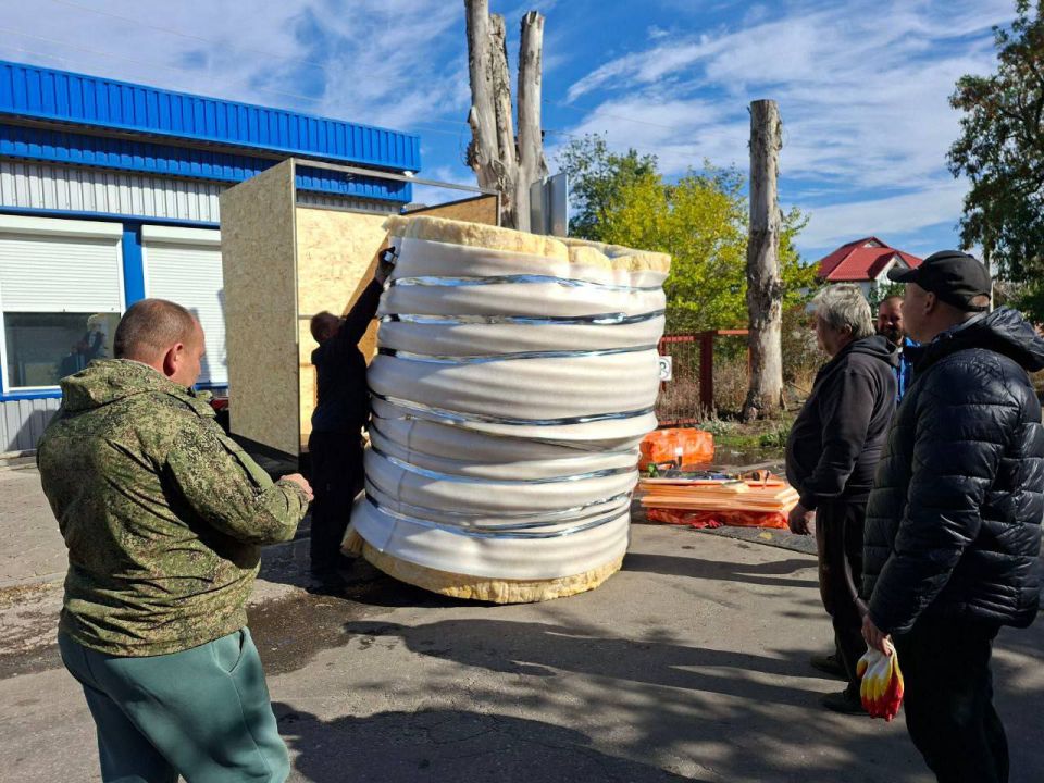 Валентин Левченко: Не дожидаясь морозов, в Киевском районе начали работу по утеплению емкостей для технической воды, установленных на открытом воздухе