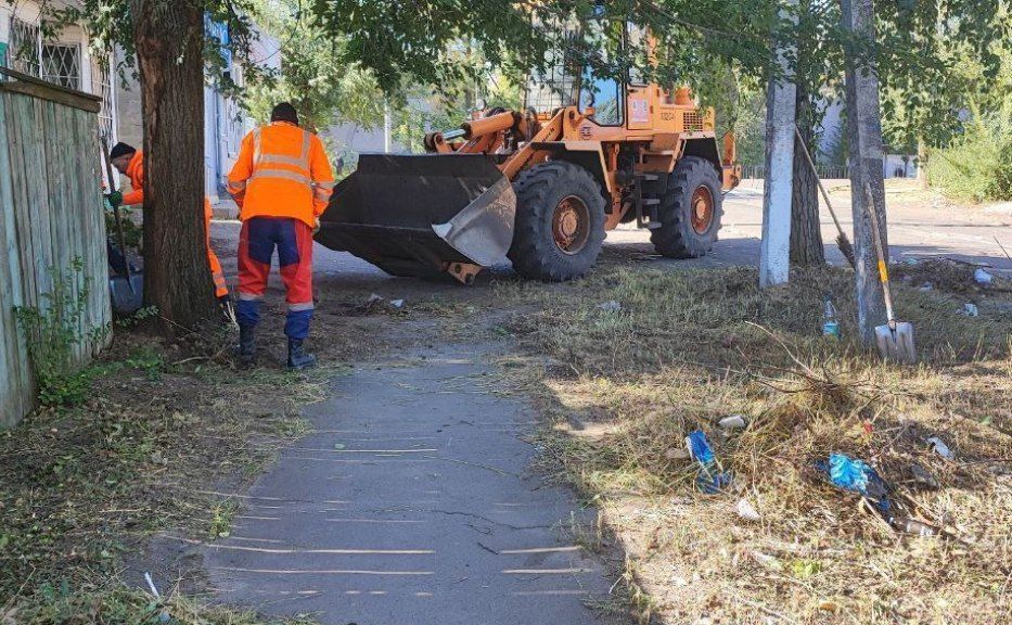 Валентин Левченко: Сегодня депутат Донецкого городского совета Сергей Скиданов совместно с жителями микрорайона "Гладковка" провел субботник