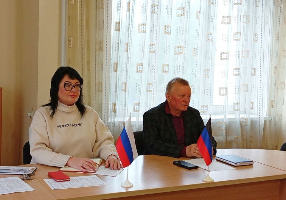 Наталья Бегуненко: Сегодня, 6 октября, заместитель руководителя Управы Петровского внутригородского района Администрации городского округа Донецк Сергей Чуб провел рабочее совещание, в котором приняли участие управляющий...