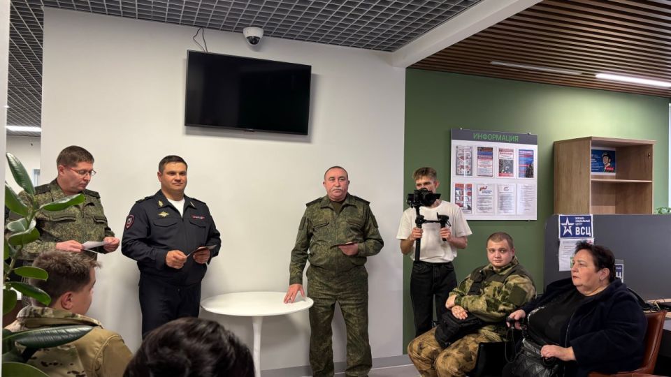 В донецком филиале фонда «Защитники Отечества» вручили еще 58 удостоверений ветеранам ОБТФ «Каскад»