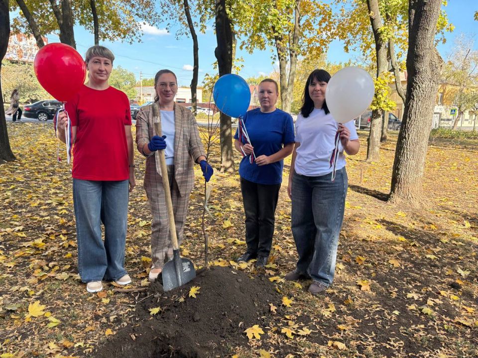 Сегодня мы поздравляем с Днем Рождения нашего Президента - Владимира Владимировича Путина!
