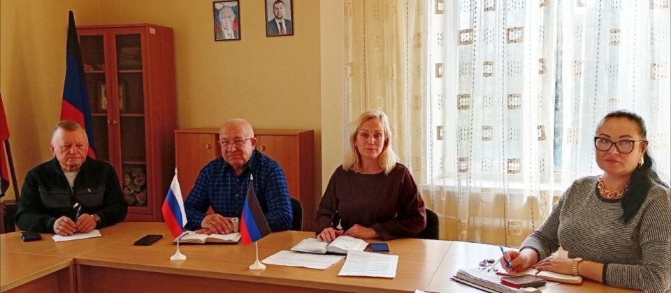 Наталья Бегуненко: Сегодня, 8 октября, руководитель Управы Петровского внутригородского района Администрации городского округа Донецк Бегуненко Наталья провела еженедельное аппаратное совещание