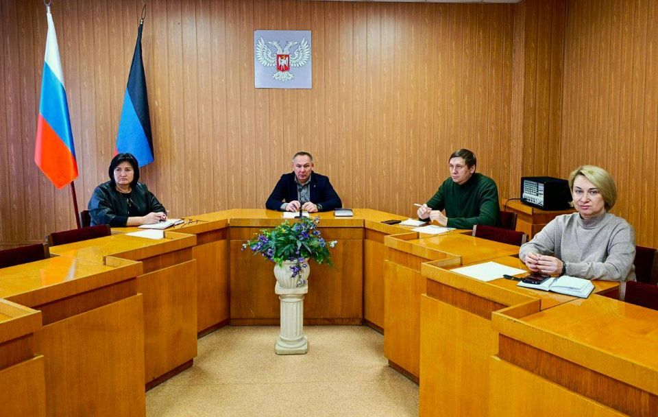 Михаил Меренков: Сегодня в Управе Буденновского внутригородского района Администрации городского округа Донецк прошло аппаратное совещание