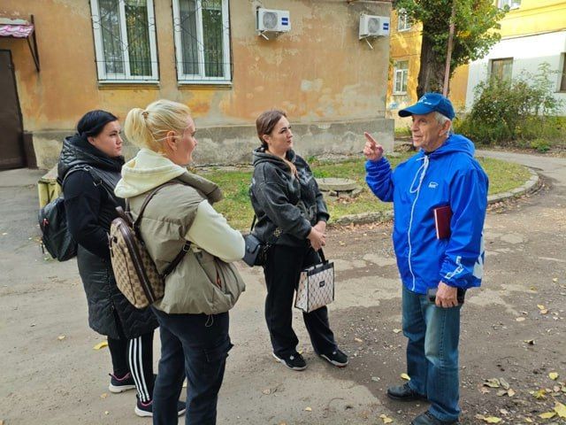 Секретарь #Комитет_по_природопользованию_экологии_недрам_и_природным_ресурсам Александр Мальков (фракция «Единая Россия») провел сход граждан в Пролетарском районе Донецка