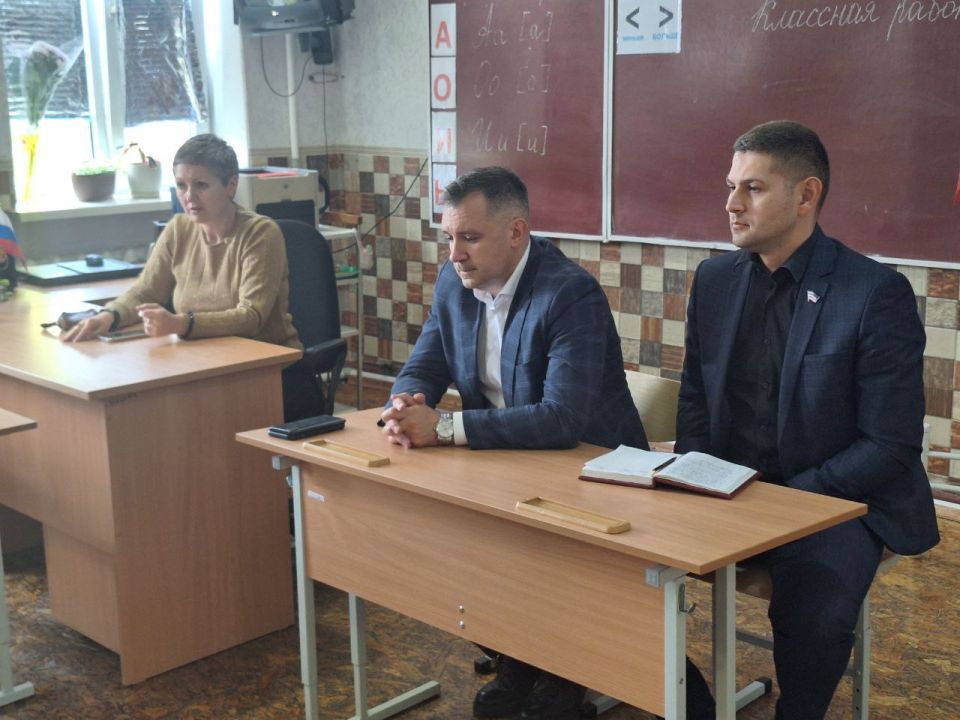 Иван Адамец: Заместитель руководителя управы Куйбышевского района, Елена Строганова, провела встречу с коллективом школы №67, в которой также приняли участие: