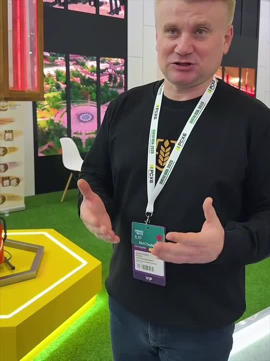 Артем Крамаренко: Одной из самых тёплых и трогательных особенностей стенда Донецкой Народной Республики на выставке «Золотая осень — 2025» стали донецкие пчёлы