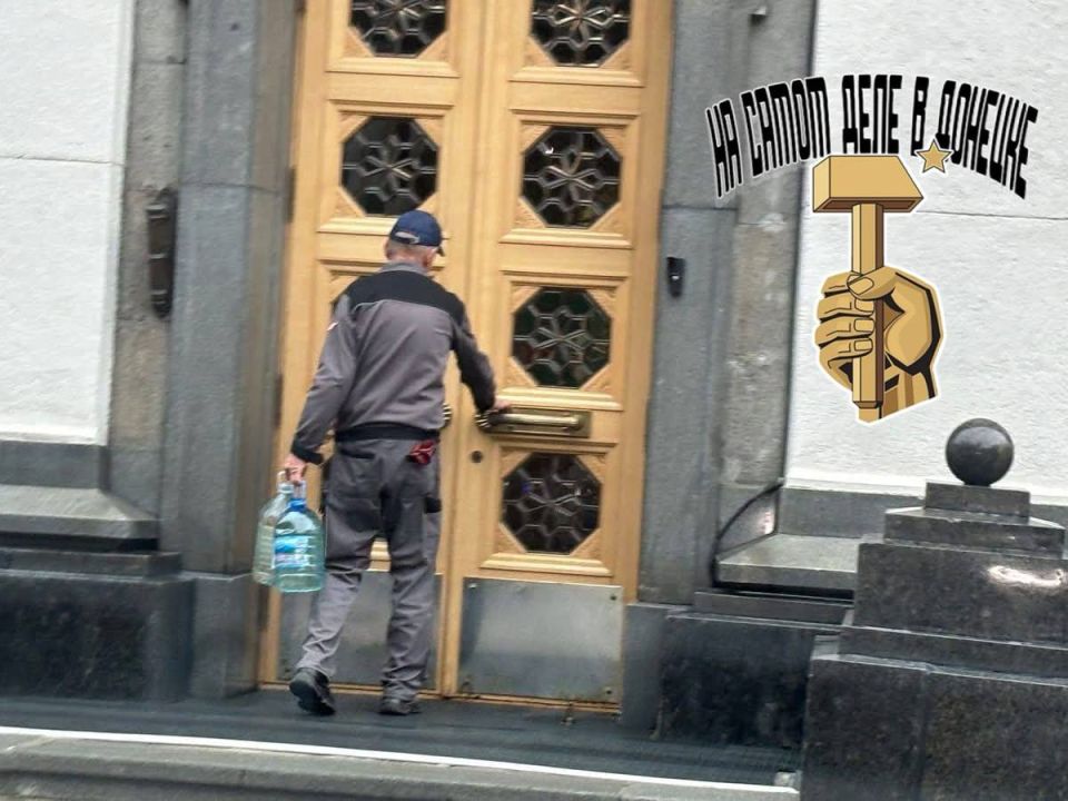 К зданию Верховной зРады Украины и Кабинета министров Украины организован подвоз воды, установлены биотуалеты