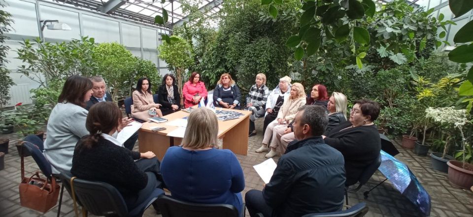 Елена Синецкая: В Федеральном государственном бюджетном научном учреждении «Донецкий ботанический сад» состоялось собрание секретарей первичных организаций Всероссийской Политической Партии «Единая Россия» Калининского...