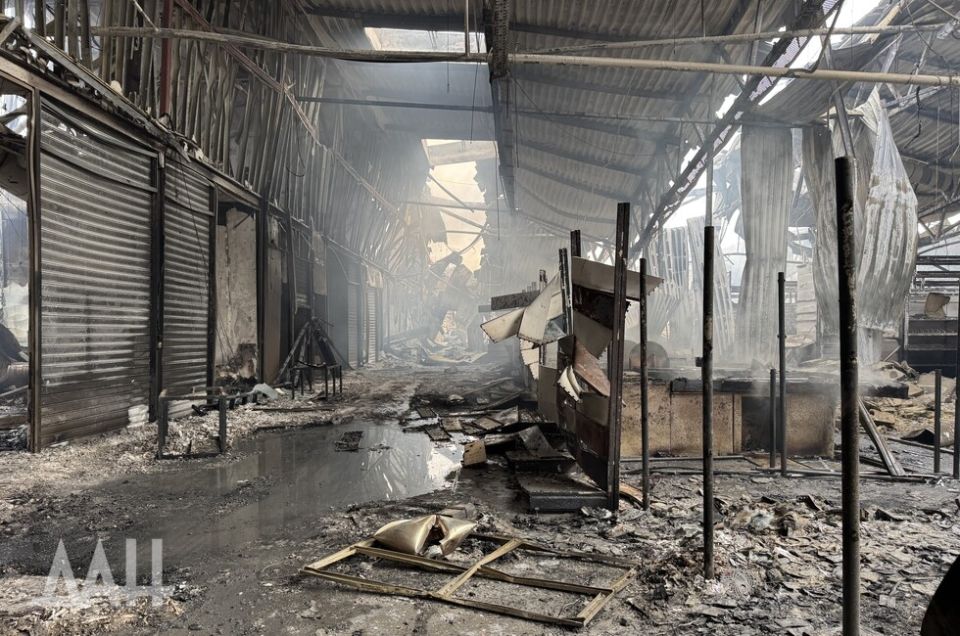 ФОТО: Крупнейший гипермаркет Донецка сгорел дотла после атаки ВСУ