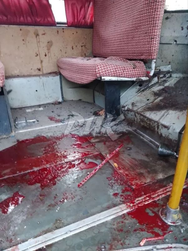 В выходные вражеские дроны дважды атаковали автобусы в Горловке: тяжело ранены подросток и врач