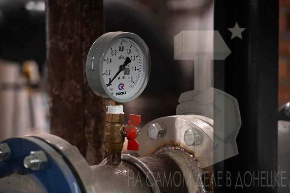 Сегодня официально началось подключение к отоплению социальных объектов в Донецке