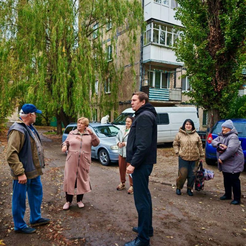 Михаил Меренков: Заместитель руководителя Управы Буденновского внутригородского района Олег Ефремов встретился с жителями улицы Андрея Малышко