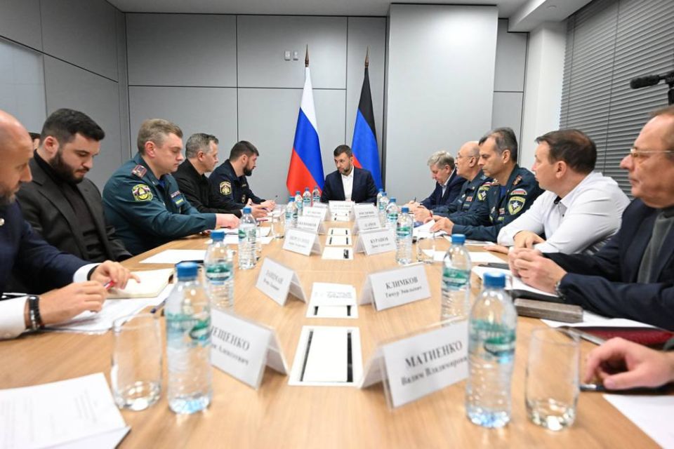 Денис Пушилин обсудил с представителями МЧС России строительство учебного полигона и организацию системы оповещения