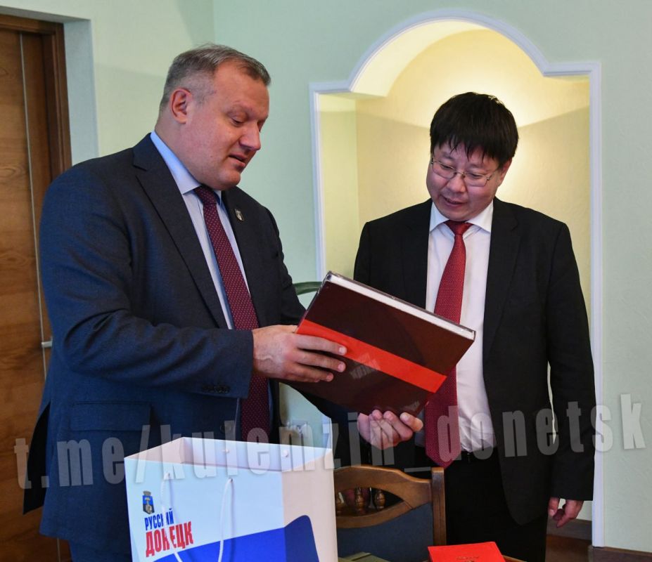 Алексей Кулемзин: В рамках заключённого ранее Соглашения об установлении побратимских связей, состоялся визит официальной делегации Улан-Удэ в Донецк