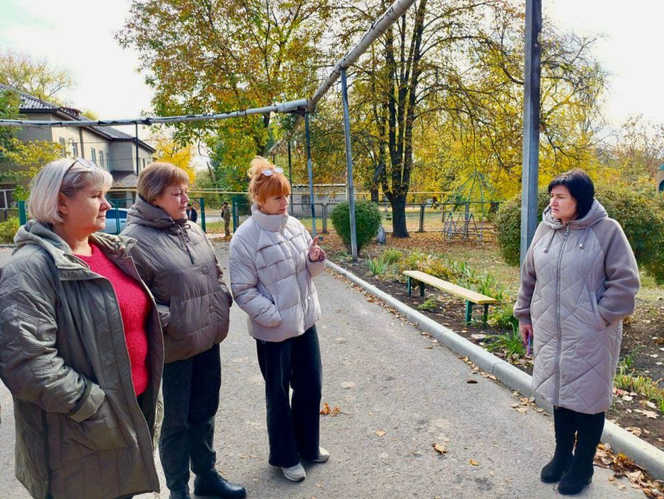 Михаил Меренков: Первый заместитель руководителя Управы Буденновского внутригородского района Елена Булавицкая встретилась с трудовым коллективом ГКДОУ «Детский сад № 125 г.о. Донецк» и жителями района