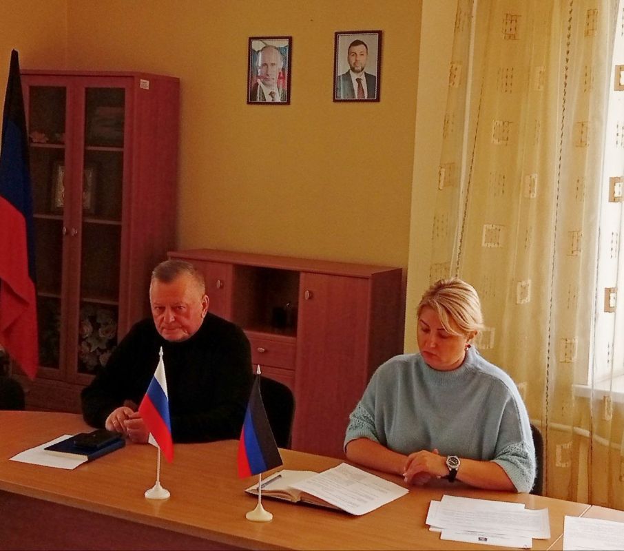 Наталья Бегуненко: Сегодня, 15 октября, в Управе Петровского внутригородского района Администрации городского округа Донецк прошло еженедельное аппаратное совещание