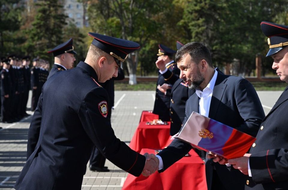 Курсанты Донецкого филиала Волгоградской академии МВД получили офицерские погоны