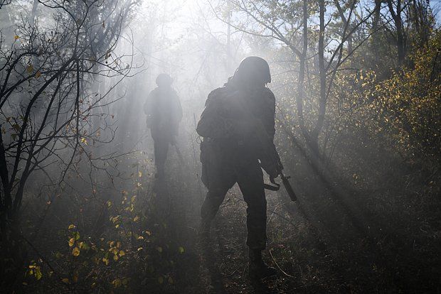RT: Два брата с мешком взрывчатки одолели группу солдат ВСУ и заняли их позицию