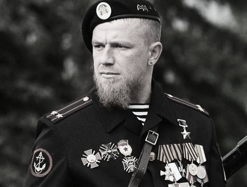 «У меня позиция конкретная — все воюющие с той стороны — это незаконные вооружённые формирования. Это террористические группировки. Часть из них профашистские, часть — прозападные. И те и другие бандиты и преступники» —...