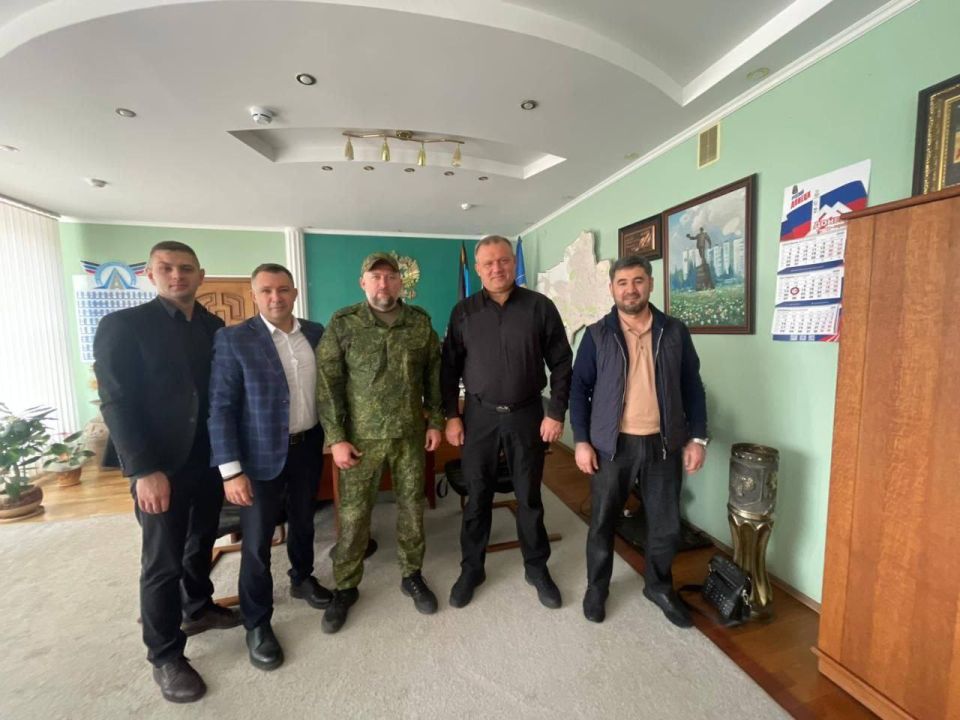 Заместитель Председателя Народного Совета ДНР Николай Сытов провел рабочую встречу с Главой муниципального образования городского округа Донецк Алексеем Кулемзиным для оперативного решения актуальных проблем жителей