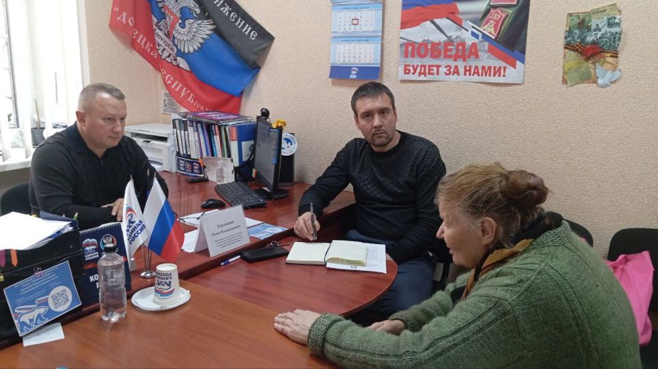 Елена Синецкая: Сегодня, 16 октября, первый заместитель руководителя Управы Калининского внутригородского района Администрации городского округа Донецк Роман Емельянов провел приём граждан в общественной приёмной...