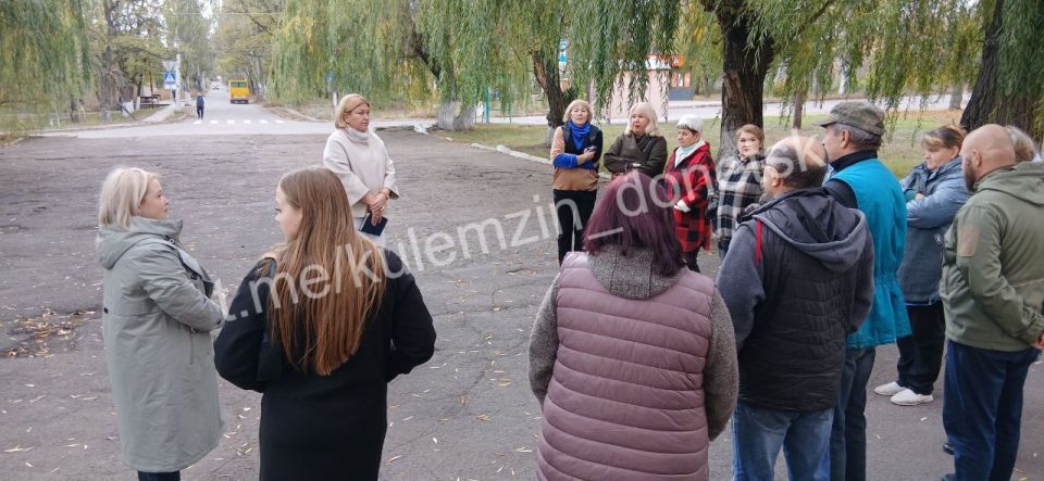 В Пролетарском районе состоялись встречи заместителя главы администрации г.о. Донецк с трудовыми коллективами Дворца культуры им. XX-летия Победы и библиотеки-филиала №11 Централизованной библиотечной системы для детей