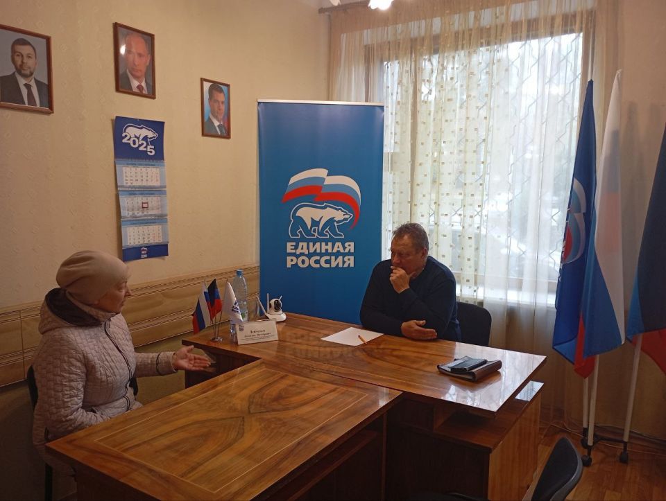 Валентин Левченко: Согласно рабочего графика, провел сегодня очередной прием граждан в общественной приемной партии "Единая Россия"